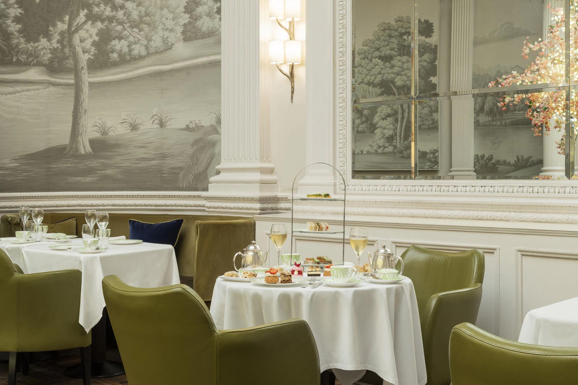 Champagne afternoon tea at the Balmoral Hotel © Rocco Forte Hotels